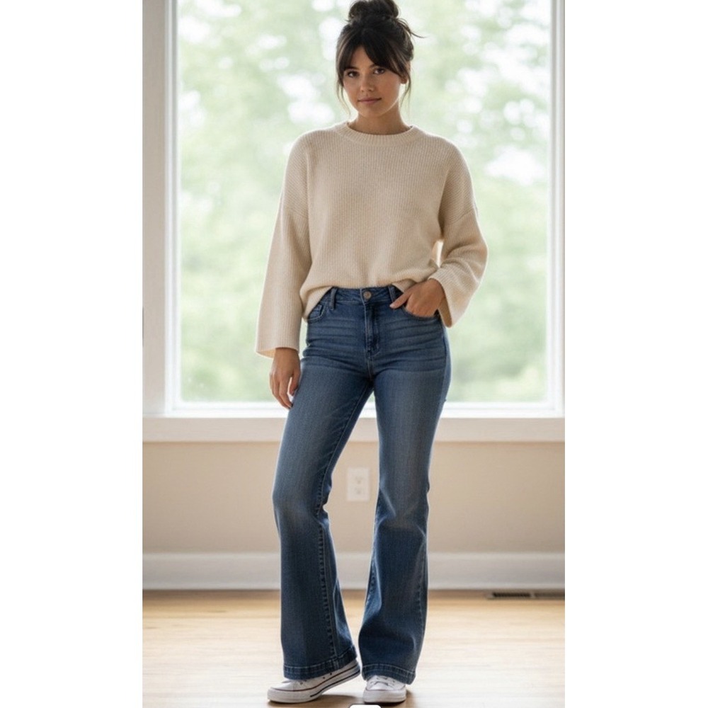 Elle Flare Leg Jeans Women's Size 8 Blue Stretch Denim Wide Hem 33 Waist